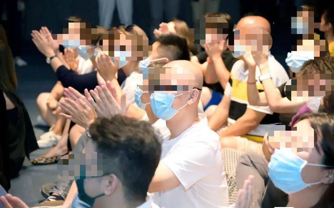 疫情|新闻8点见│上海出现本土新冠确诊病例，张文宏深夜发声