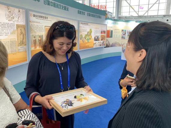 制药|中医药“老字号”走出药房拥抱年轻受众