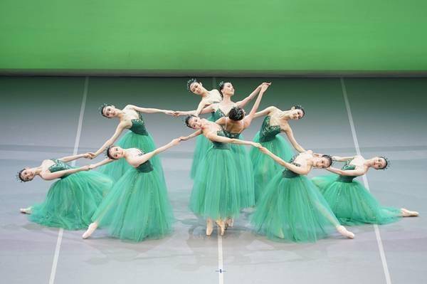 中芭携"骑士"和《珠宝》为80岁美琪庆生,这些名场面不容错过