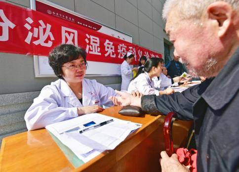 裴瑞霞|“望闻问切”寻病因 “中药加减”解病痛