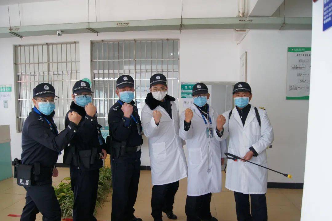 高墙内的警衣白甲_王红虹