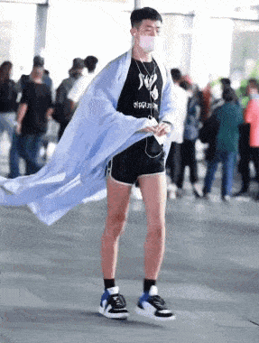 成都|运动裤球鞋配长衫，这就是潮流圣地太古里吗？梁龙看了都自愧不如