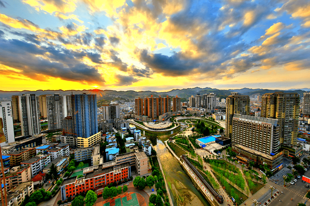 遵义这个小城山水风光旖旎,历史画卷色彩斑斓._小西湖