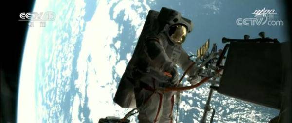 地球|神舟十二号航天员完成第二次出舱 | 酷炫！太空大片，就这么拍！