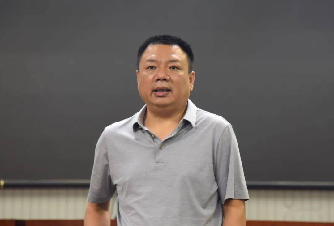 【微石楼】我县迅速贯彻落实省,市服务业提质增效推进会议精神 王廷洪