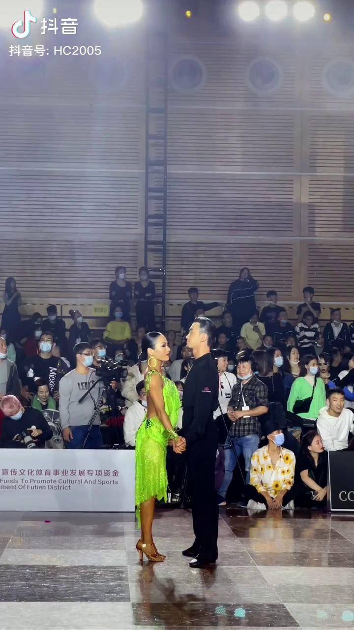 站立也是舞蹈唐艺铭黄馨仪