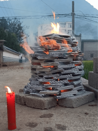 烧包祭祖 拍摄者:郑海洋五,万朵金莲彻夜明明清时期,中元节依旧是一个