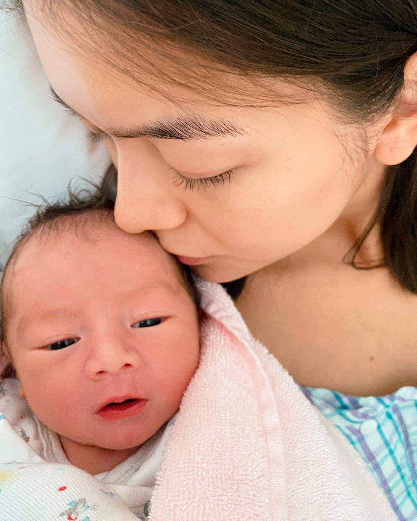恭喜baby高颜值混血师妹平安产子大13岁丈夫是陈冠希多年好友
