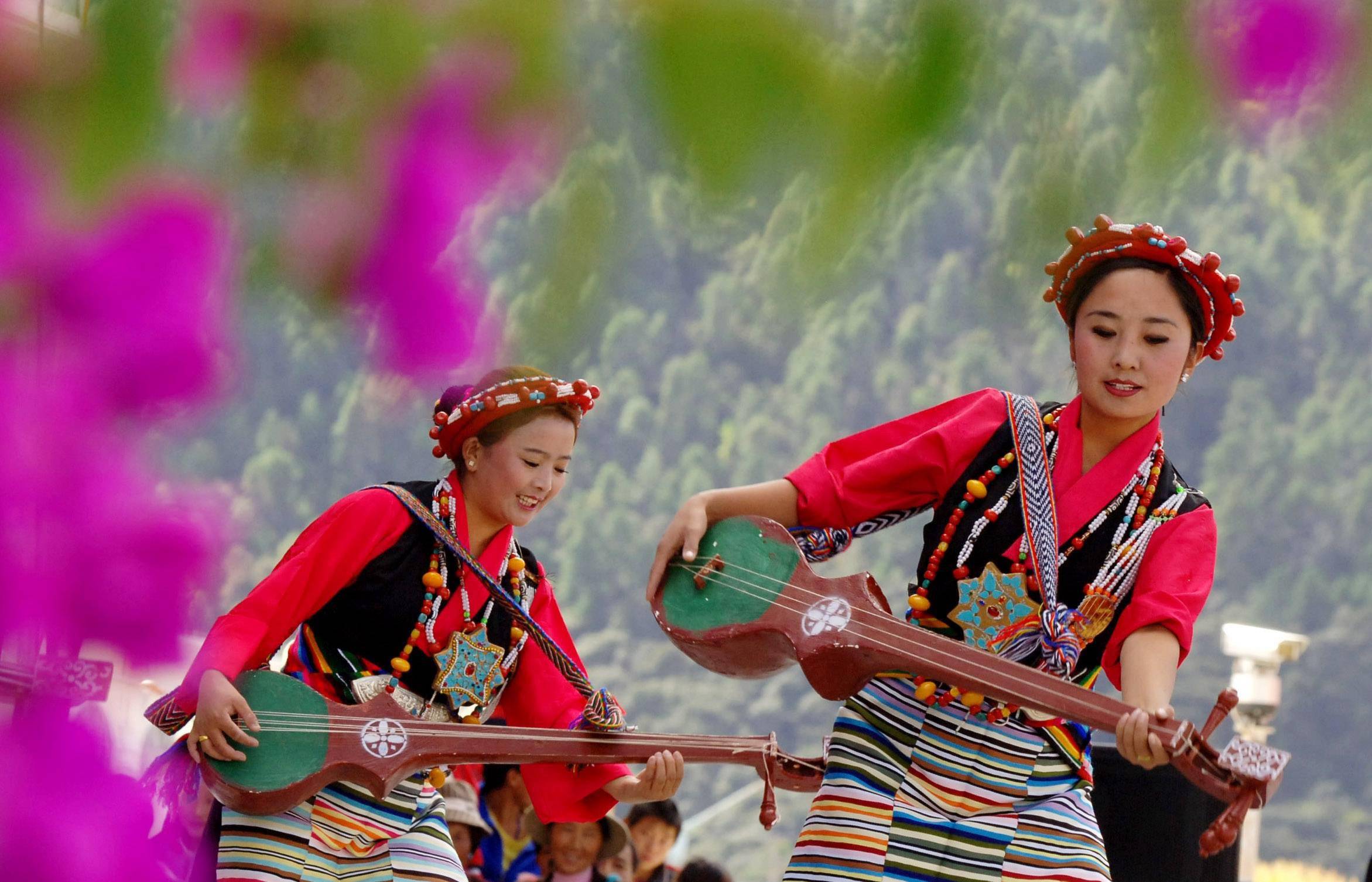 西藏拉孜堆谐. 新华社发前端的田野调查,上海积极介入.