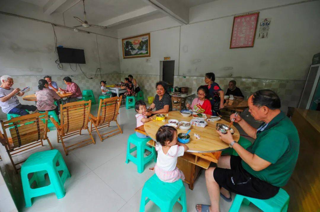 走进乡村看小康】大木乡迎新社区:以花为媒 点亮乡村振兴引擎_农家乐