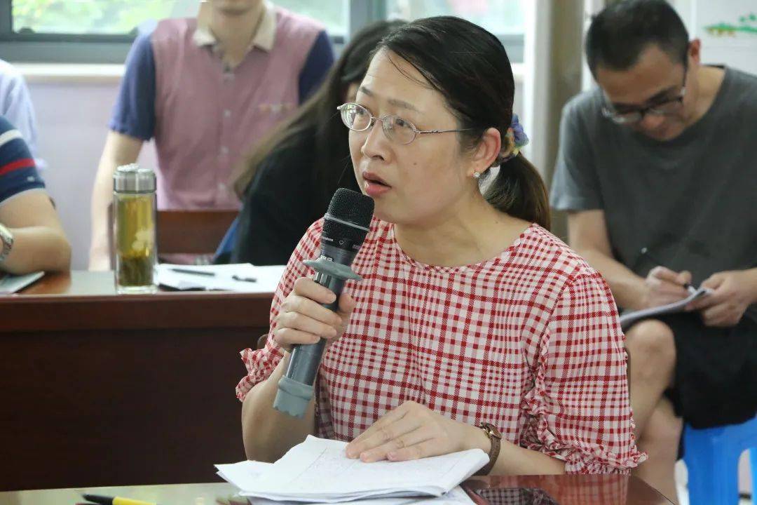 管理育人精准施策强信心携手并肩奋勇行稽山中学顺利召开全体高三教师