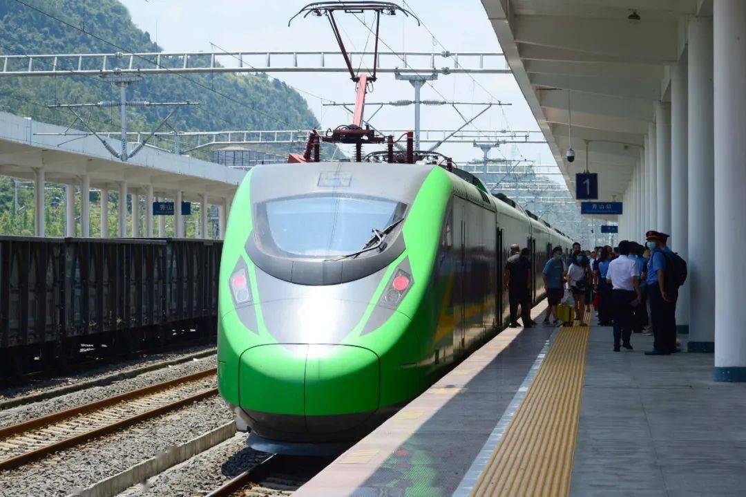 即日起,秀山加开2趟列车