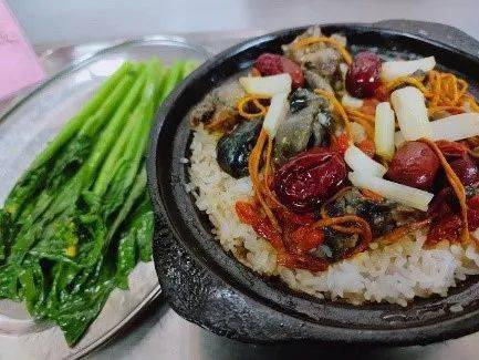 虫草乌鸡煲仔饭