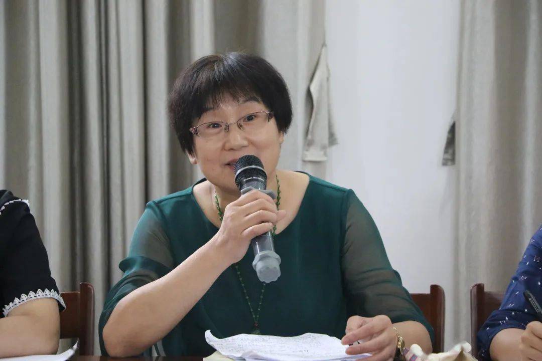 管理育人精准施策强信心携手并肩奋勇行稽山中学顺利召开全体高三教师