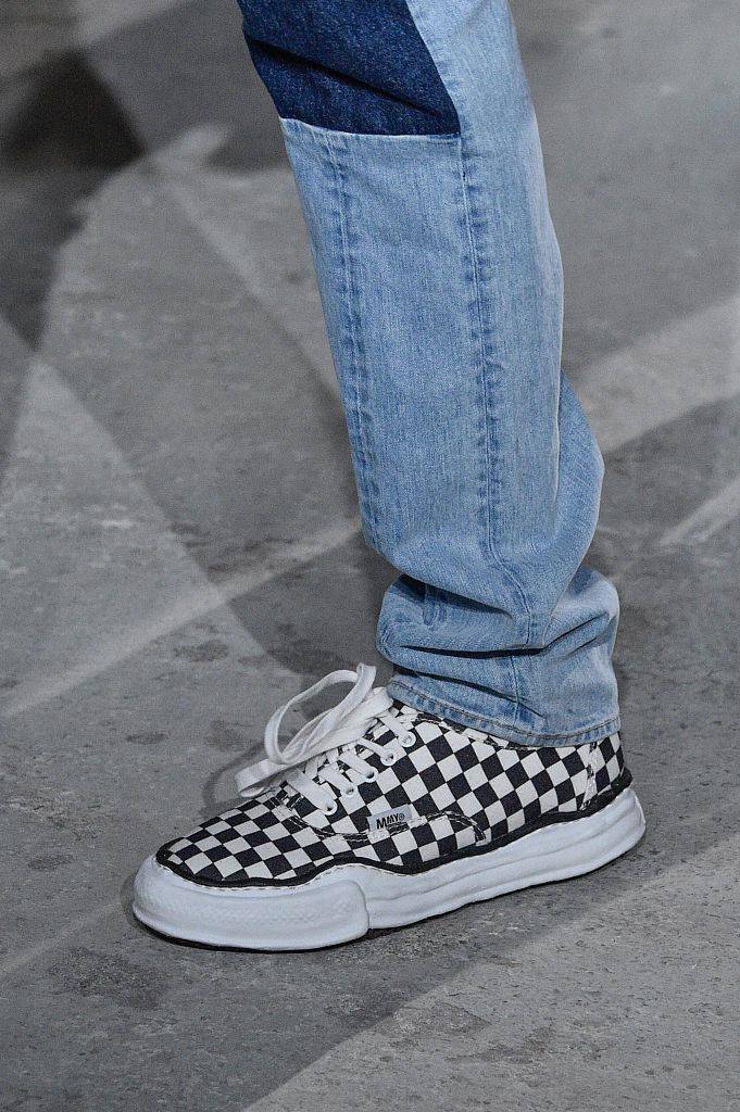 男装|今年的爆款鞋非TA莫属 承包大半个娱乐圈的溶解鞋