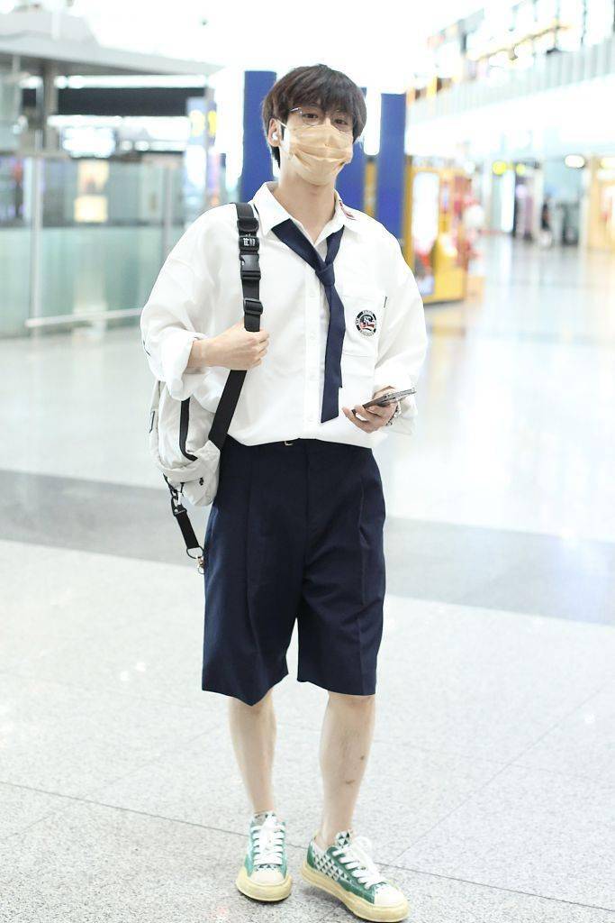 男装|今年的爆款鞋非TA莫属 承包大半个娱乐圈的溶解鞋