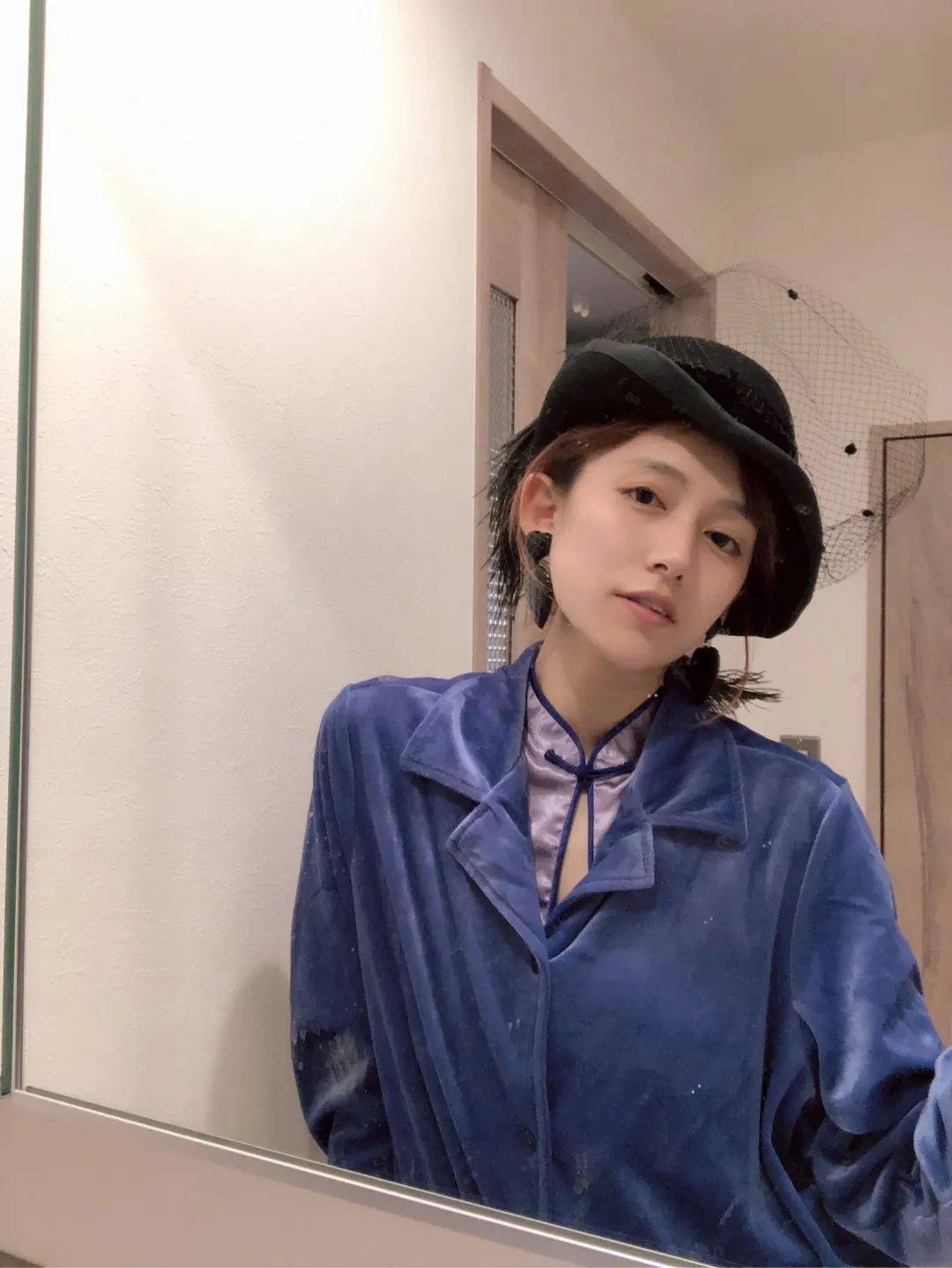 正好今儿借着黑尾酱,蜜糖给苦恼画不出精致二次元浓妆的姐妹们,好好再