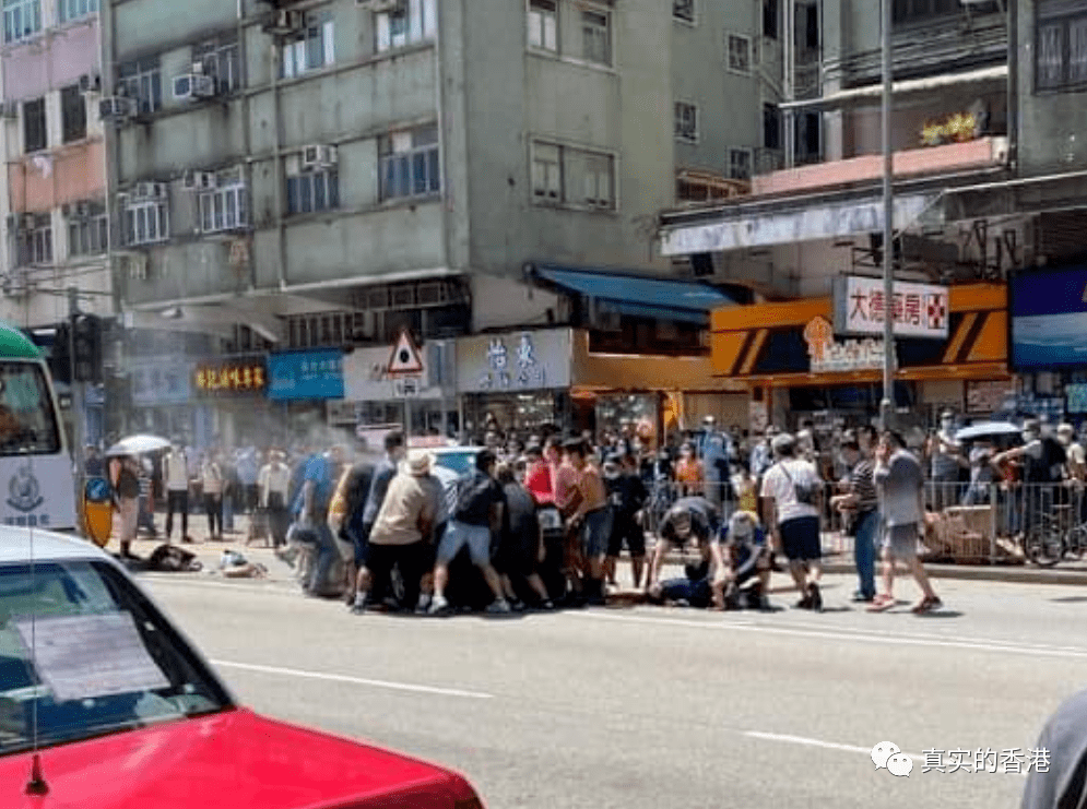 昨日 香港发生一起严重车祸 的士