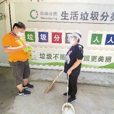 潞城镇小记者团暑期给家乡“挑刺儿”,还推动问题解决_李馨研
