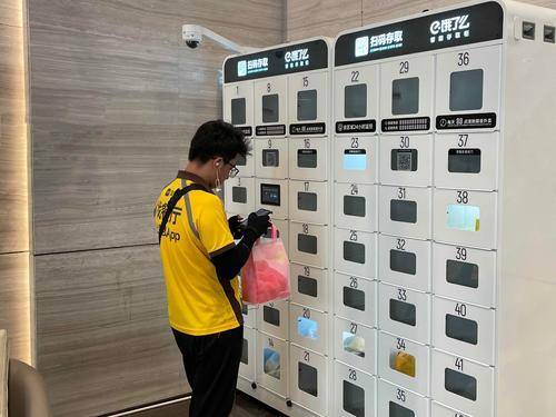 点份外卖也能享受智能生活饿了么携智能自提柜亮相智博会