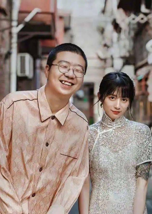 李诞黑尾酱宣布离婚!多次被传婚变疑似早有端倪,男方曾被曝出轨