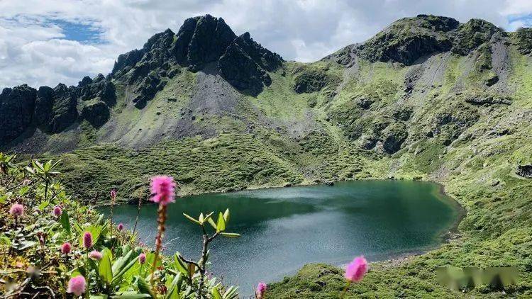 远山的呼唤下香格里拉九子海