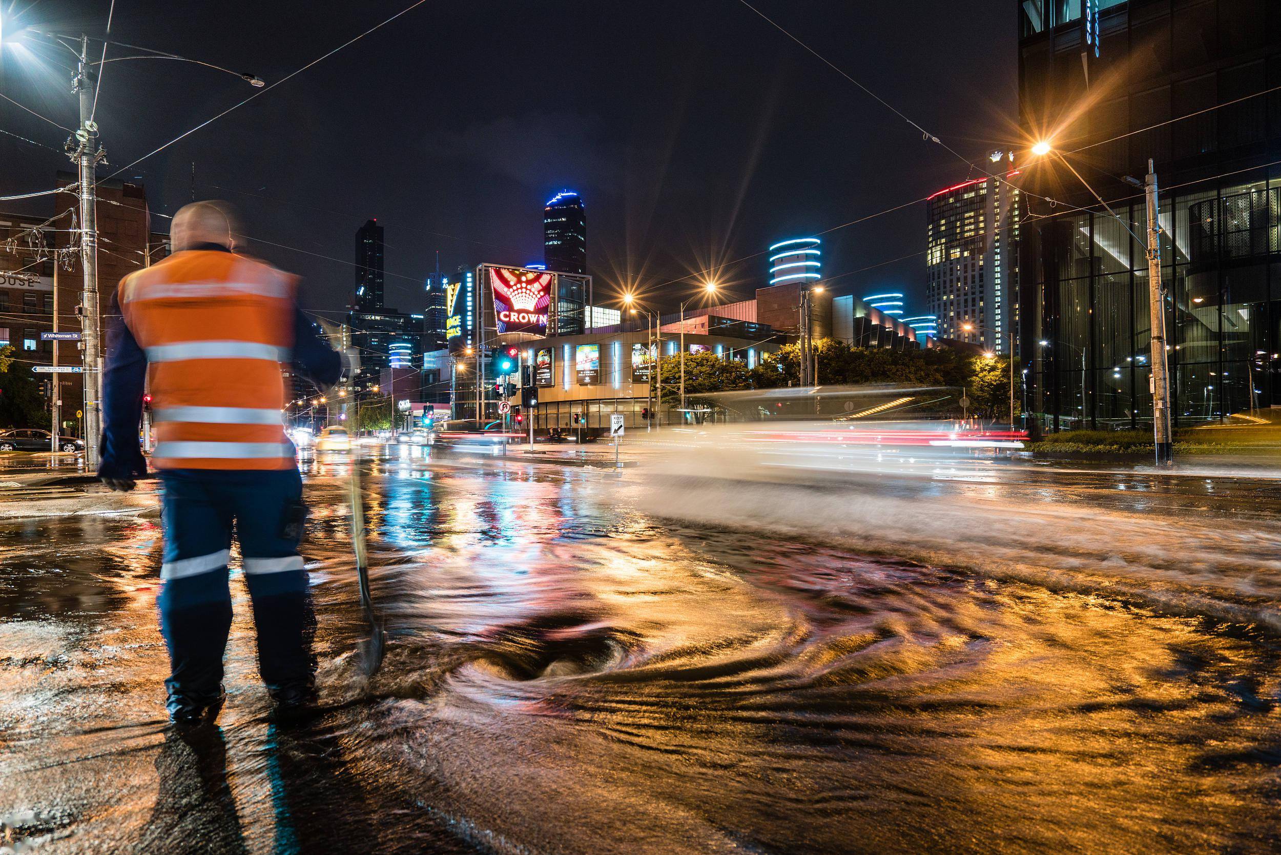 泵上的城市大雨频发时我们该如何应对内涝