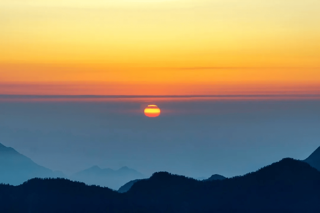这个秋天来西岭看第一场日出