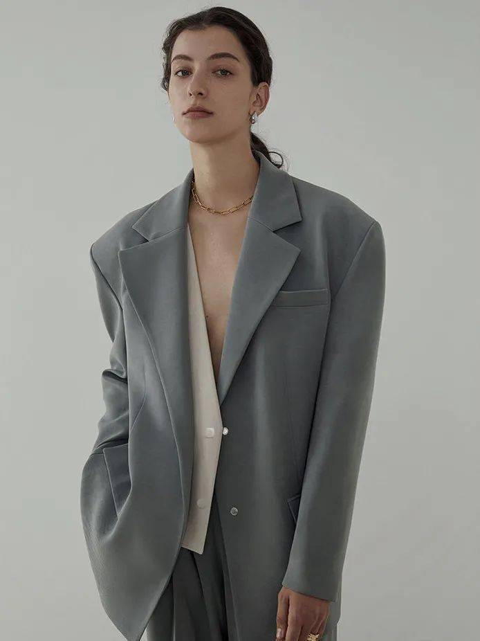 什么|换季穿什么？进来抄年轻人的答案