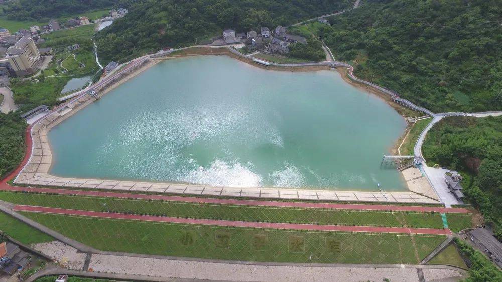 逛口袋公園金塘山潭小橋頭景觀帶早晚皆是好景緻