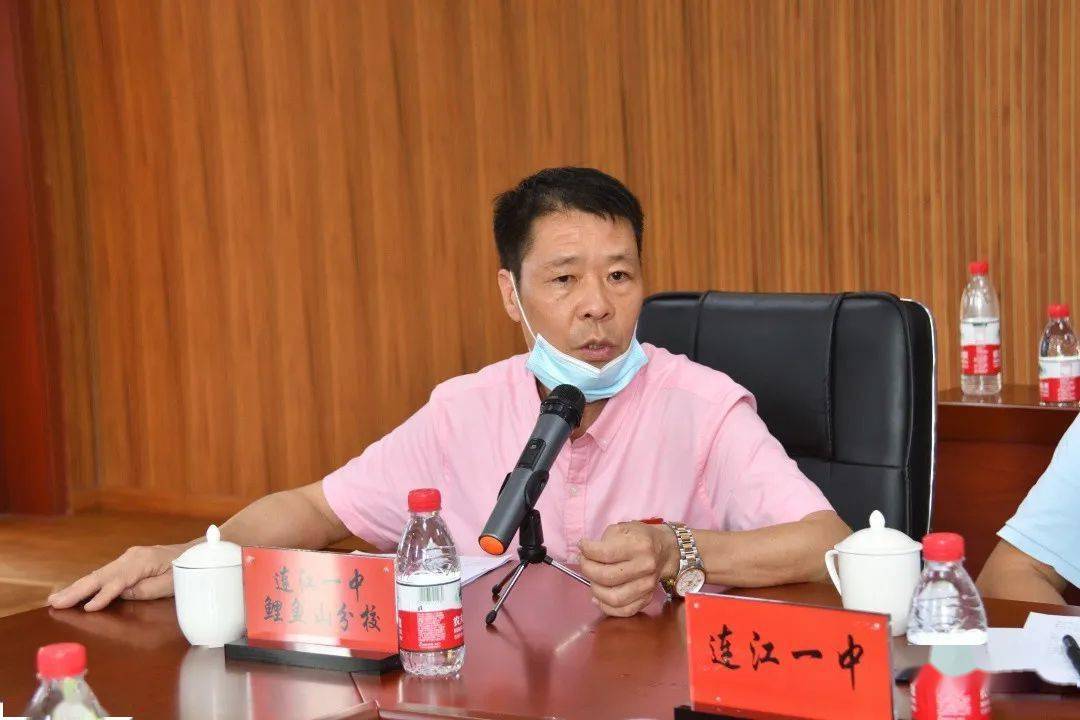 校长分别介绍情况文稿:李剑钰摄影:王成耀,李剑钰编辑:李剑钰中共连江