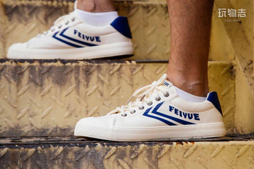 国货|这双不到 100 元的国货小白鞋,到底能有多百搭?