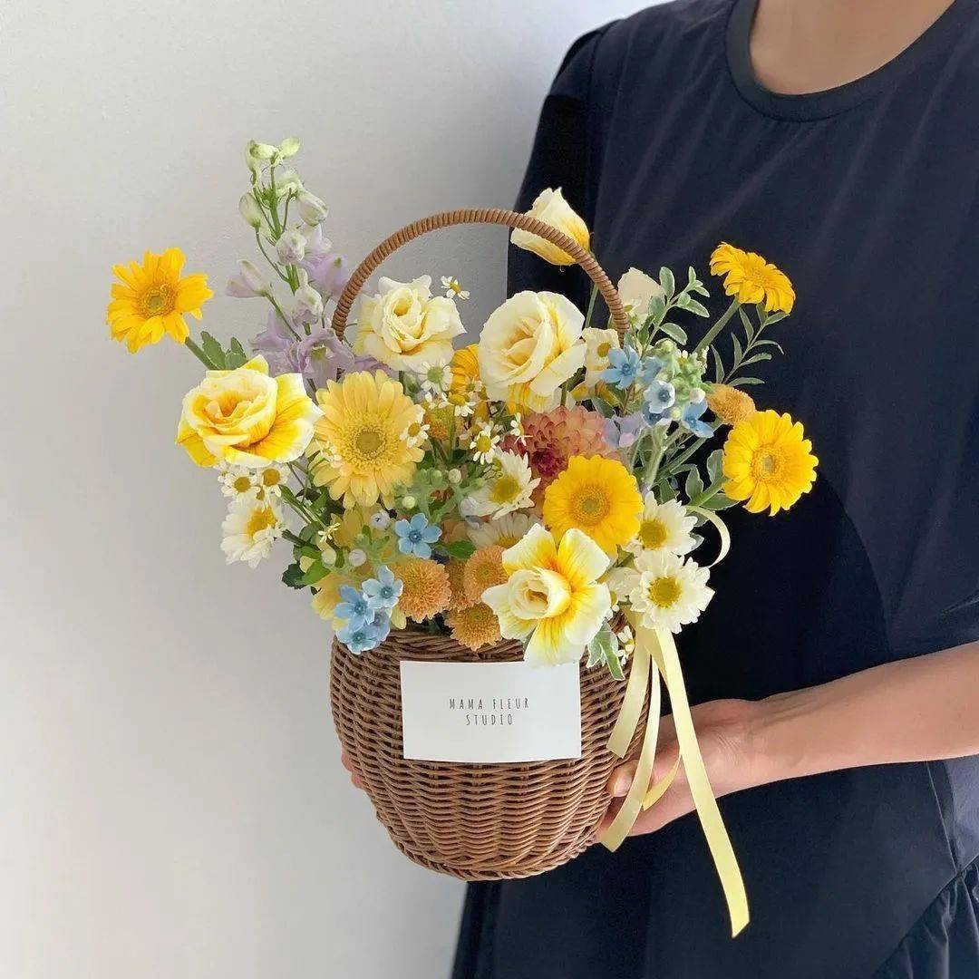 教师节花礼素材—韩式商业小花篮,给老师送上一篮子鲜花吧.