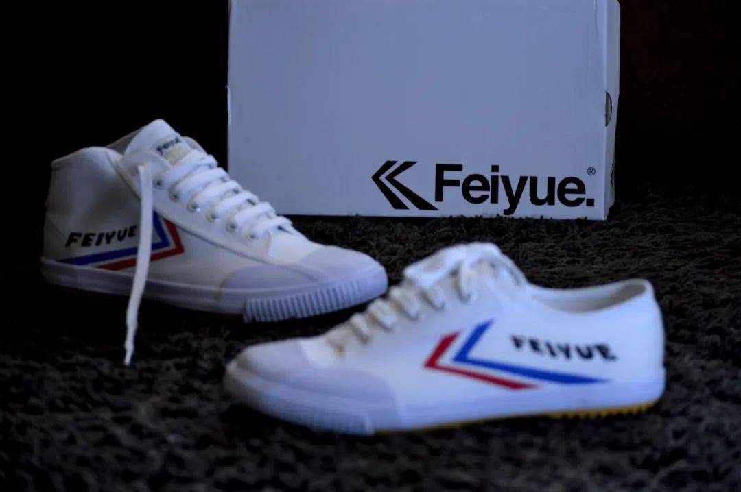 国货|这双不到 100 元的国货小白鞋,到底能有多百搭?