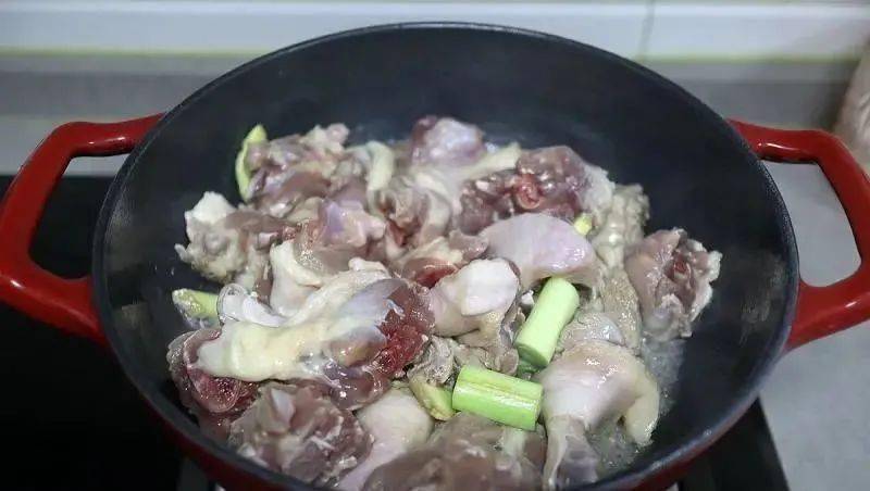如何把肉炖的又嫩又烂 c3c4349b5b194ee6a7184fdd24bc2900.jpeg