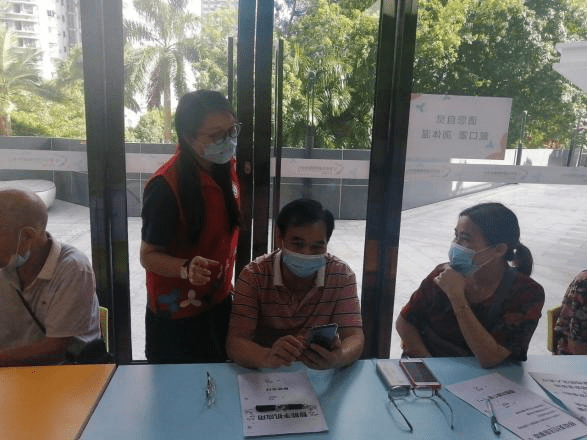 莲花街道|玩转智能，长者您行！莲花街道狮岭社区推出长者手机学习小组