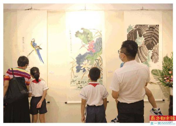 女生|2岁起发现听障，19岁办个展，中山女生愿开“有声书画馆”