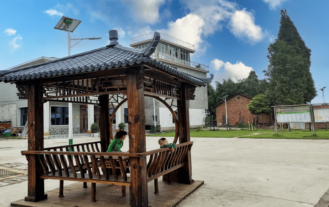 西湖镇打造乡村文化小广场唱好文明戏