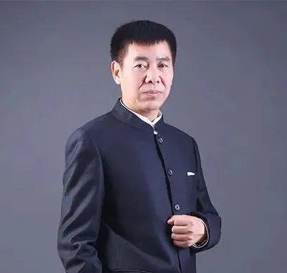 中国视力康复研究院院长的张红伟博士,维视力的创始人是现担任械字号