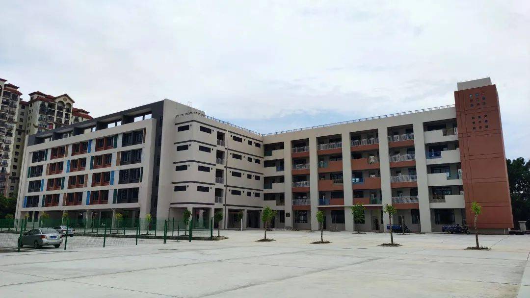 67预计新增学位2430个开平祥龙侨园两所新教学楼投入使用
