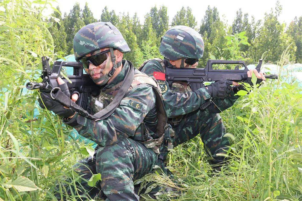 练兵备战西藏军区某炮兵旅武警第一机动总队某支队武警某机动支队