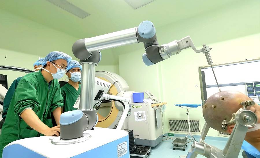 辅助|新桥医院完成重庆首例机器人辅助癫痫手术