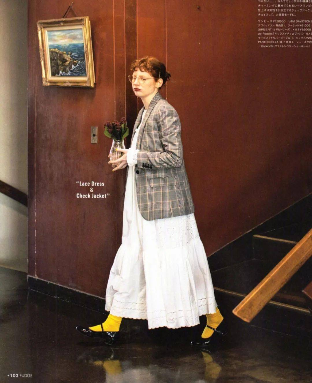 而形成了独特的风格~今天我们就来聊一聊杂志《fudge》