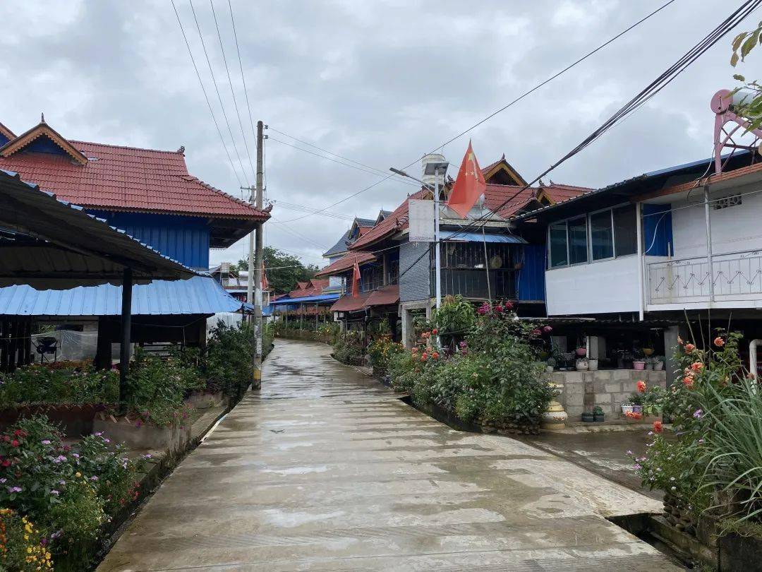 勐伴镇勐伴村城子五组小编带你们转一转这个美丽的傣寨伴随着淅淅沥沥