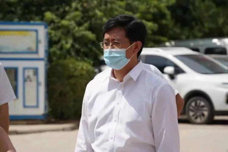 邢亚超指出,全力以赴做好疫苗接种工作是一项政治任