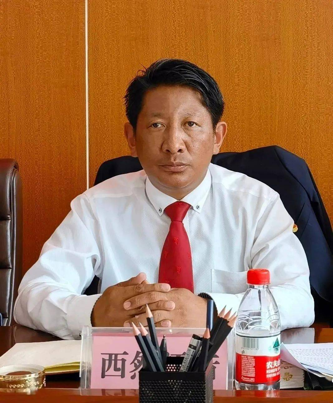 本期围绕囊谦县生态优先,撤县设市,文化兴县,乡村振兴主题,本报记者