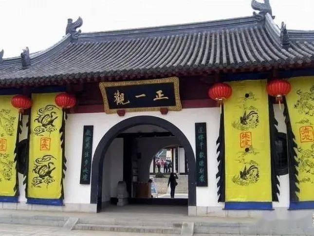 04上清宫大上清宫,初名天师草堂,又称真仙观,上清宫,上清正一宫,地处