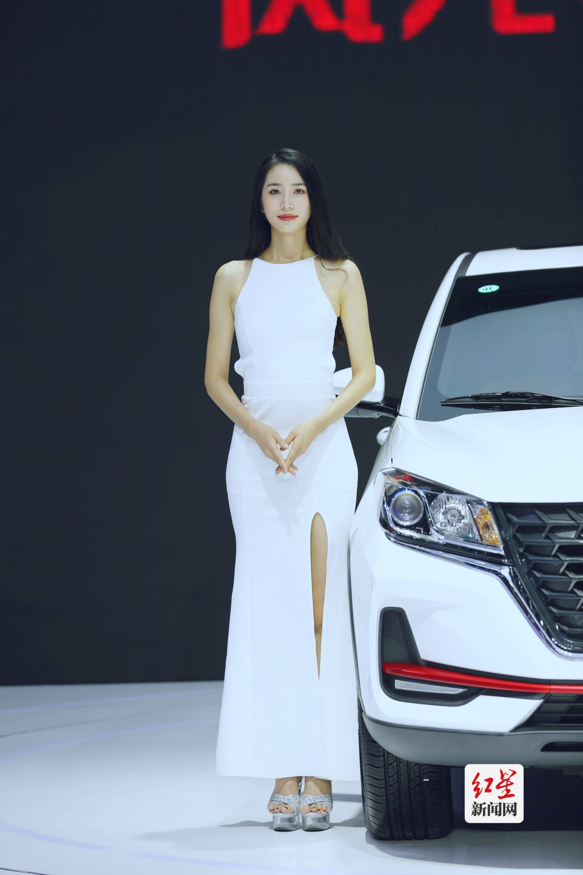 香车美女靓点多多!第24届成都国际车展今日开幕_汽车