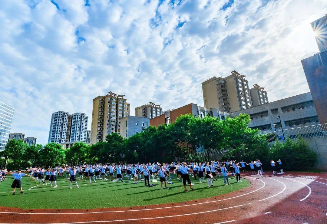 曲江第十四小学始建于宣统元年即公元1903年,时为一所私塾,距今已有