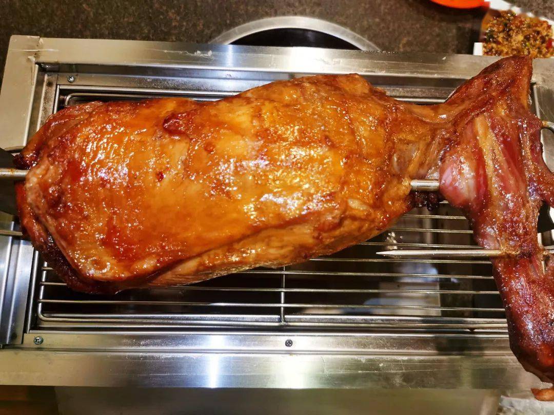 1399元可享门市价328元的4人餐烤羊腿约4斤扇贝肉串串烤韭菜拍黄瓜小